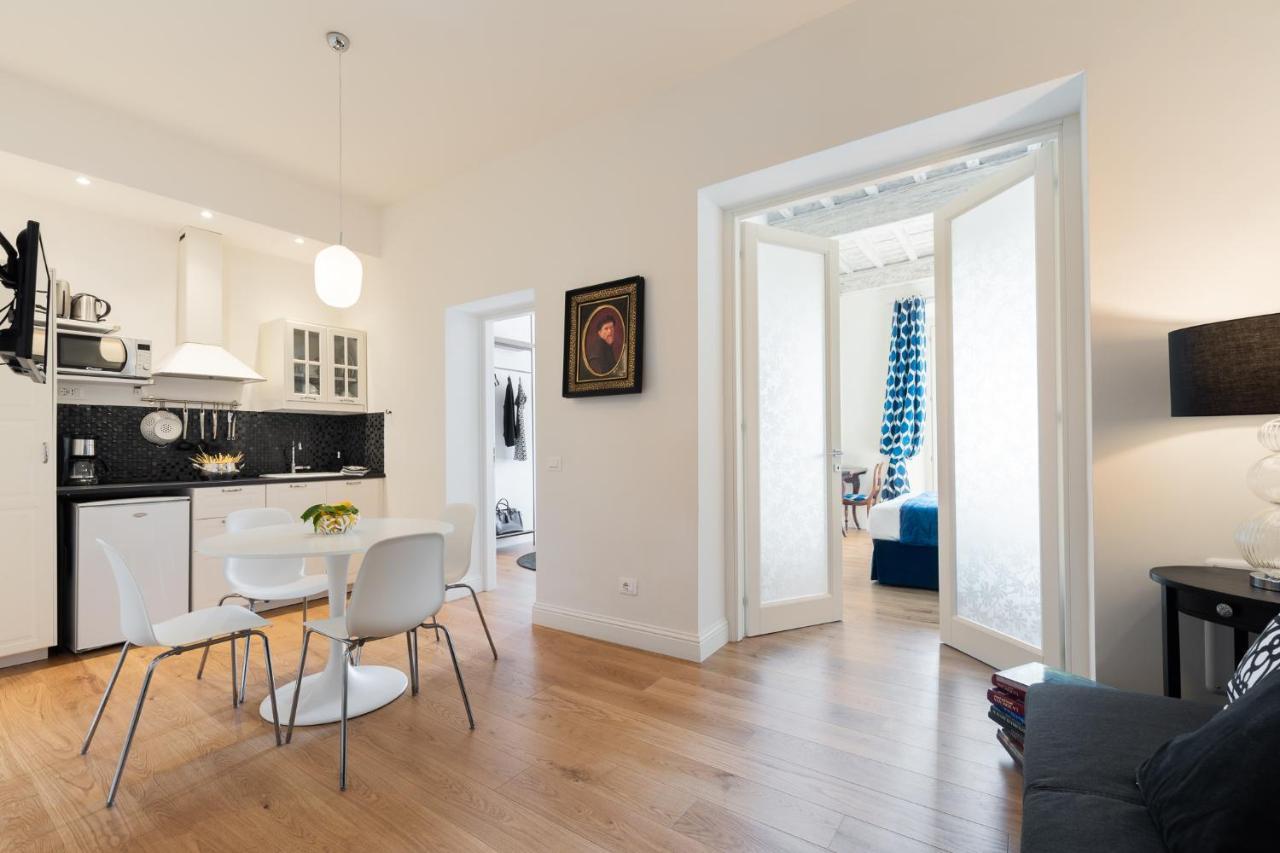 Lovely Apartment With Balcony Florenţa Exterior foto